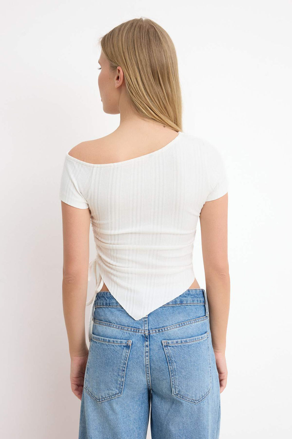 Ekru Fitted/Vucuda Oturan Asimetrik Yaka K?sa Kollu Fitilli Esnek Orme Bluz TWOSS26BZ00616