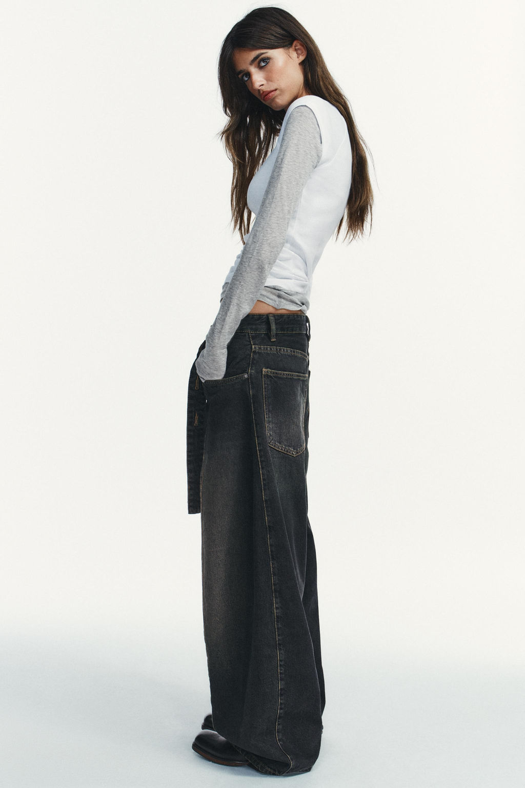 TRF OVERSIZED LOW-RISE JEANS