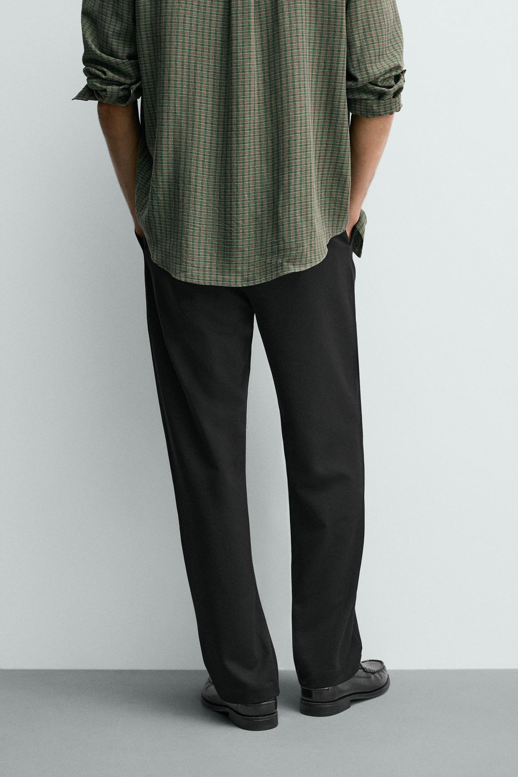 PANTAL?N STRAIGHT FIT CONFORT / Negro