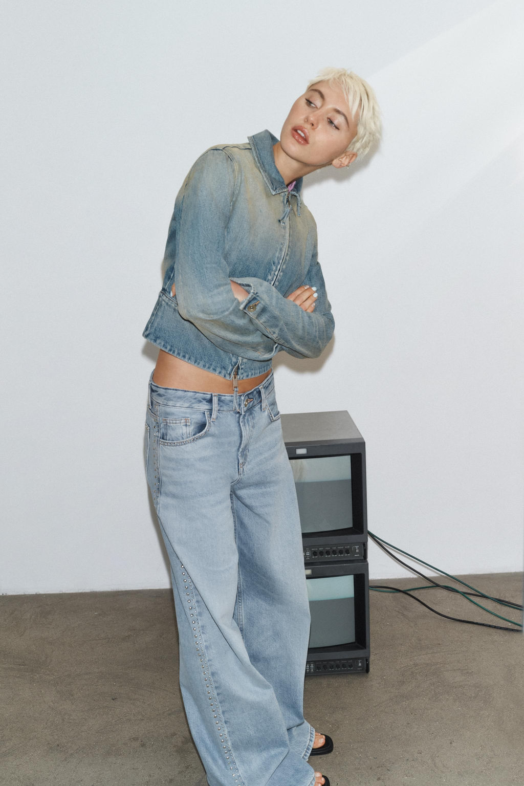 JEANS TRF EXTRA WIDE LEG TACHAS TIRO ALTO / Azul claro - Zara фото 4