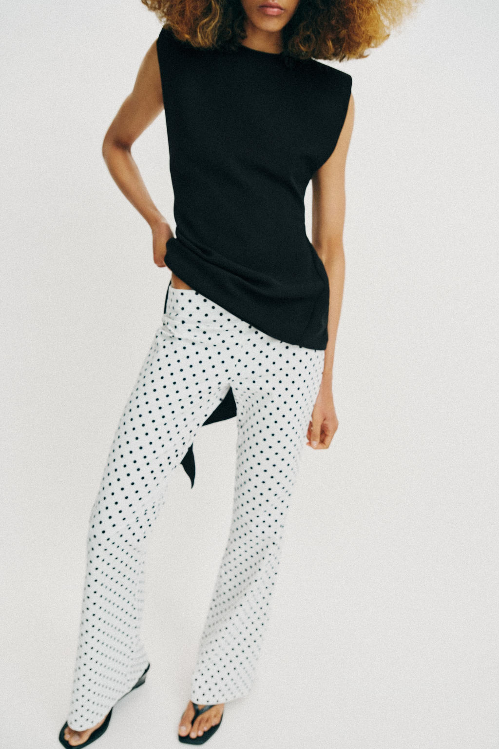 PANTALON FLARE STRETCH / Blanco / Negro - Zara фото 2