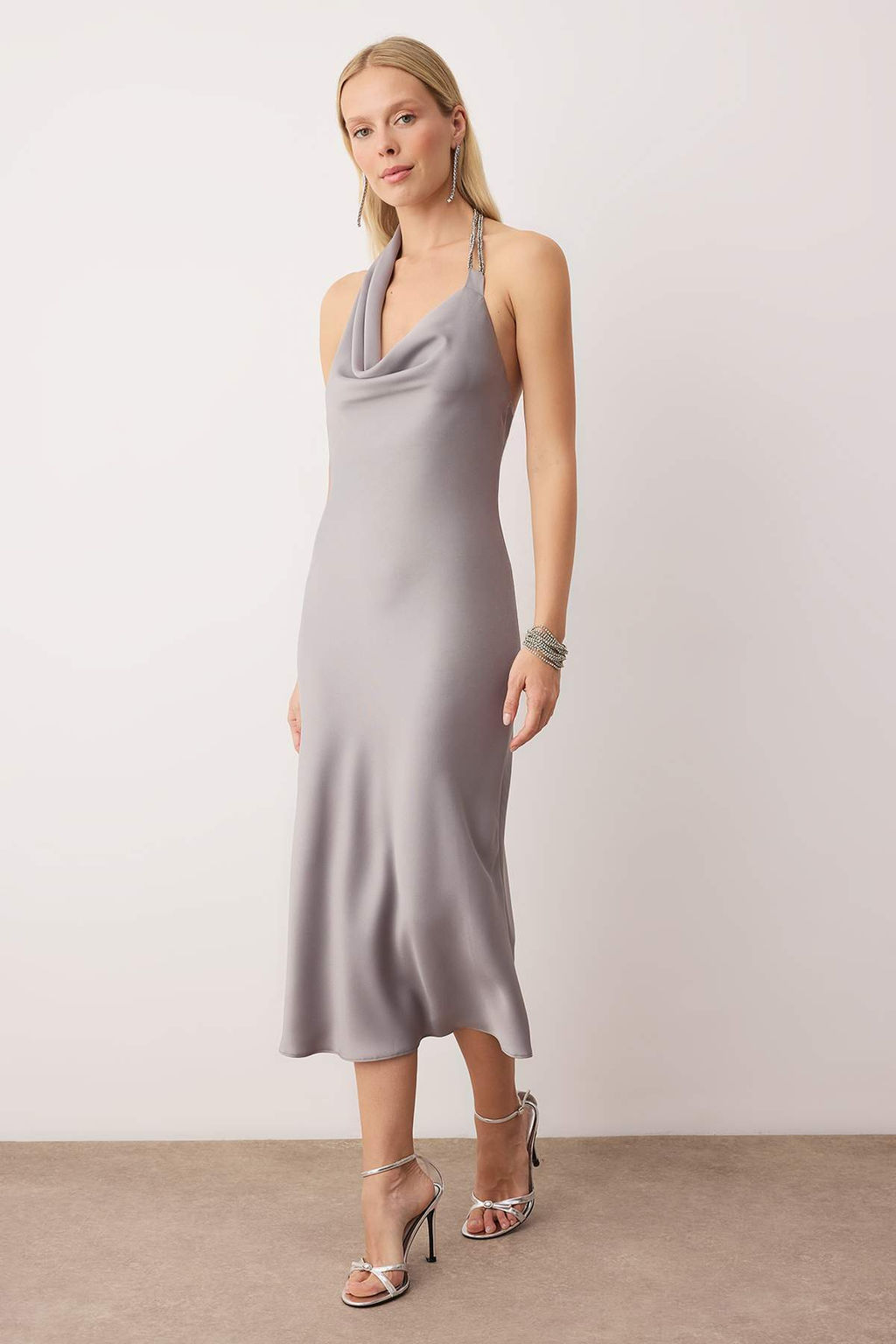 Gri Tas Aksesuar Detayl? Dokuma Saten Midi Astars?z S?k/Gece Elbise TPRAW26EL00142 - Trendyolmilla фото 2