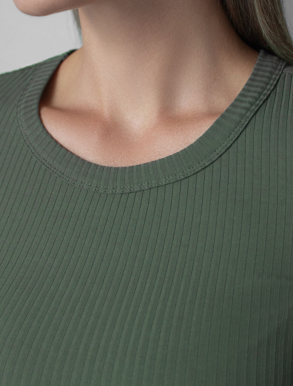 D49.064 Футболка женская т.оливковый