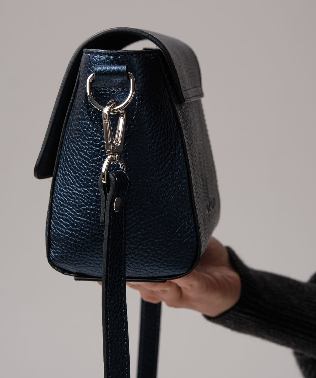 Сумка кожаная через плечо Azaro 3520 синий металлик