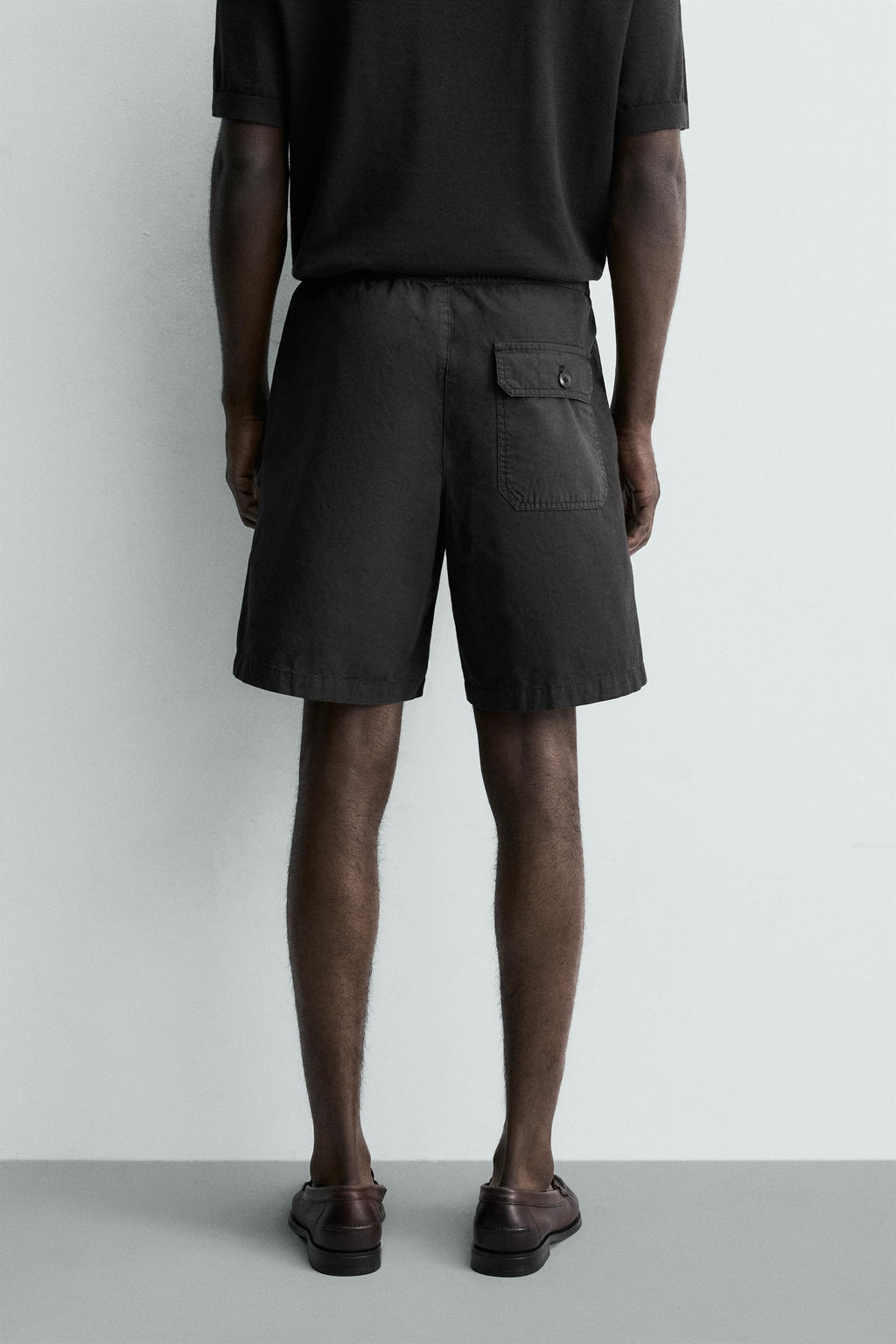 BERMUDA LAVADA REGULAR FIT / Negro