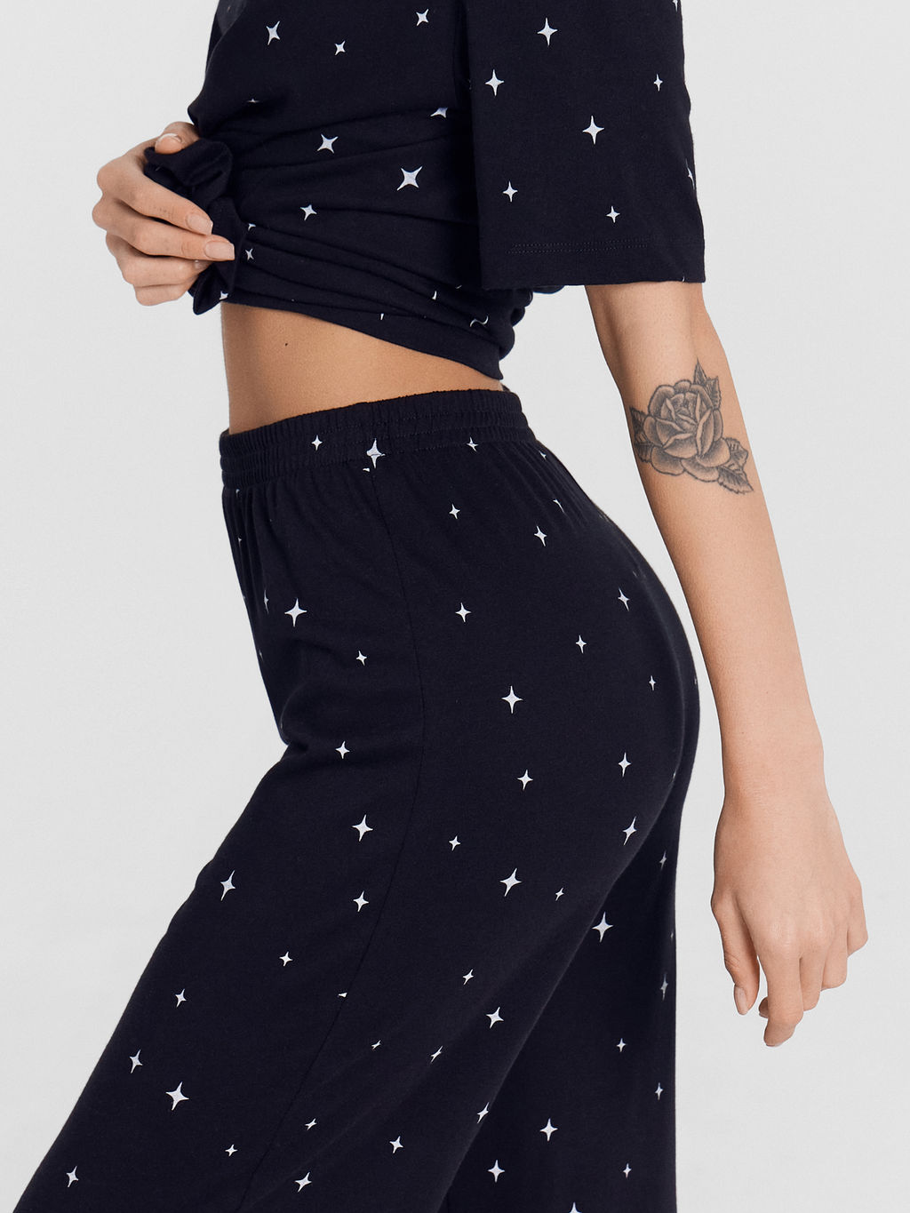 Пижама женская черная с принтом звезды звездная россыпь на черном 592559 - Mark formelle фото 9