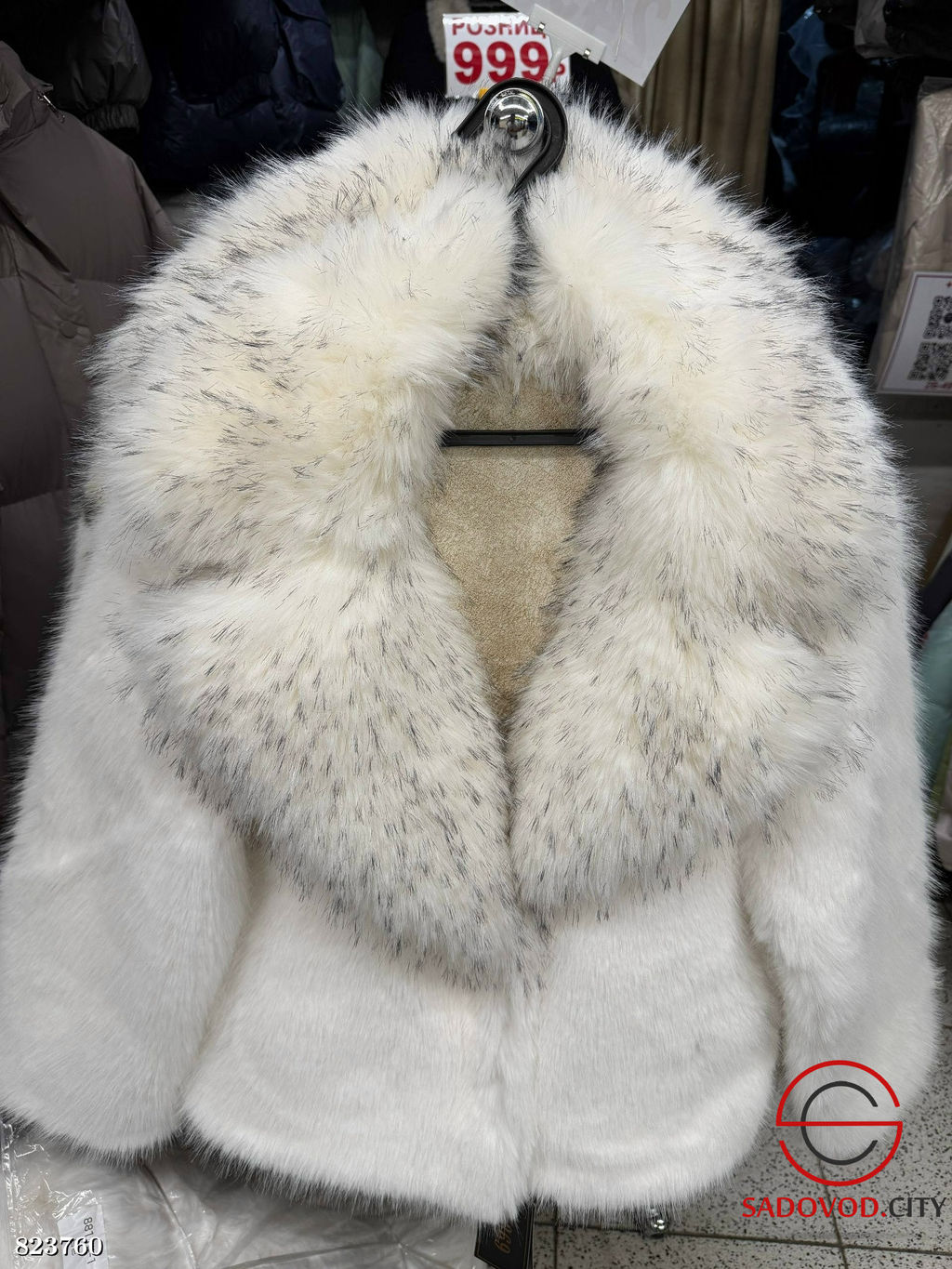 Шуба женская с меховым воротником
