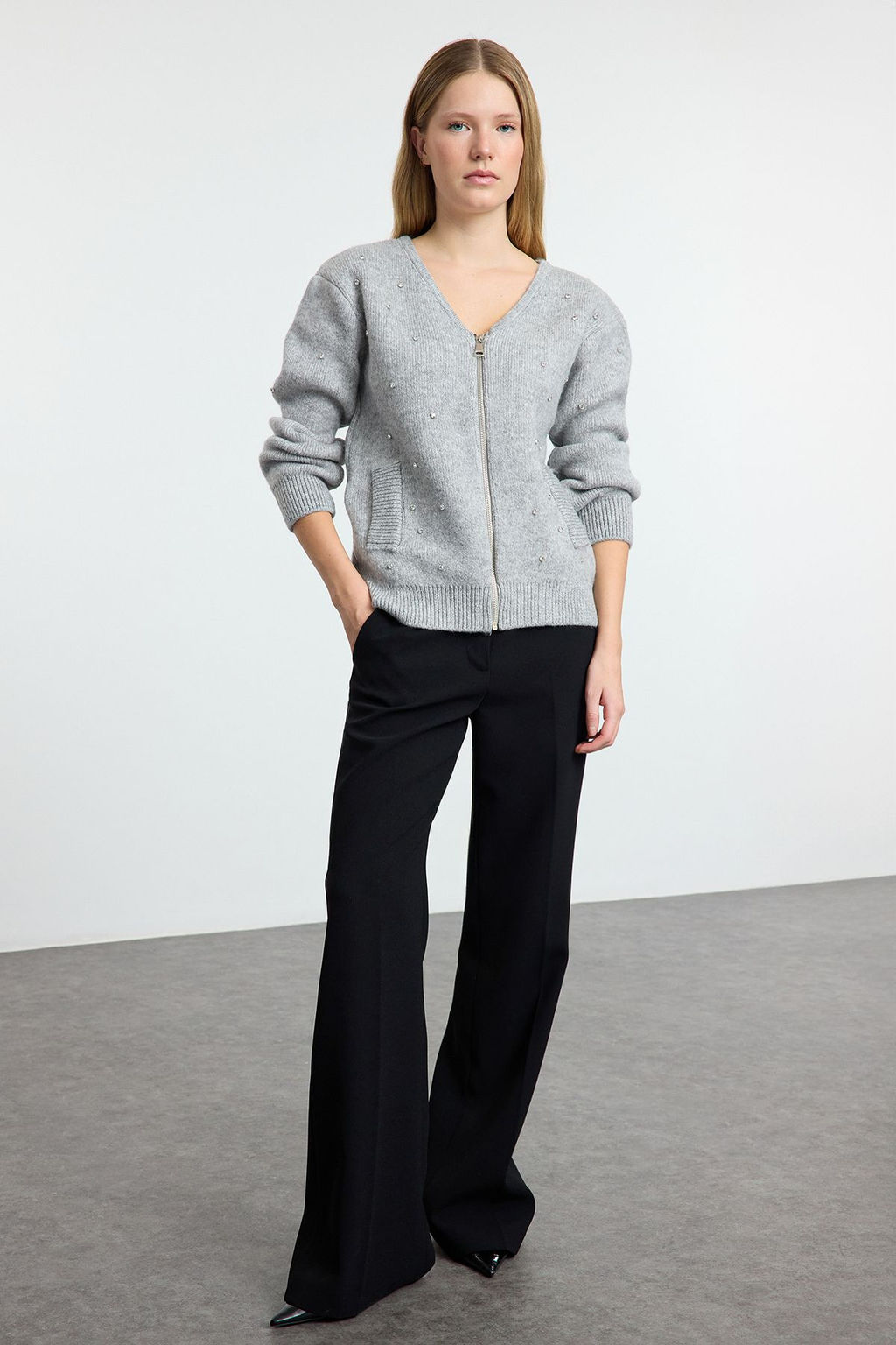 TRENDYOLMILLA Ekru Yumusak Dokulu Tas Islemeli Ceket Gorunumlu Triko H?rka TWOAW25HI00166  фото 9