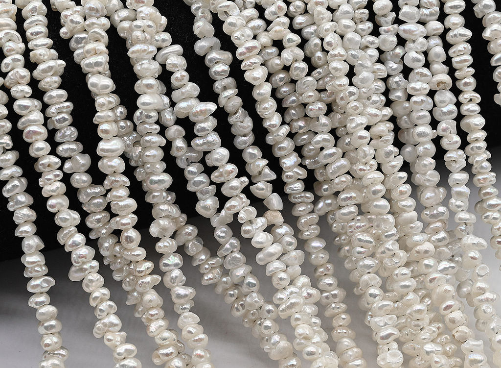 Бусины из жемчуга барочного 5*3мм белый, 38см, 135 бусины Радуга камня