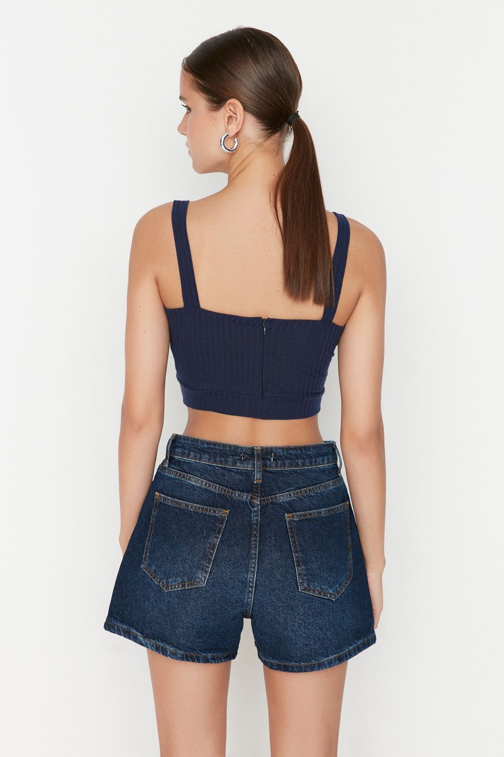 Koyu Mavi Onden Dugmeli Yuksek Bel Mini Denim Sort TWOSS22SR00112