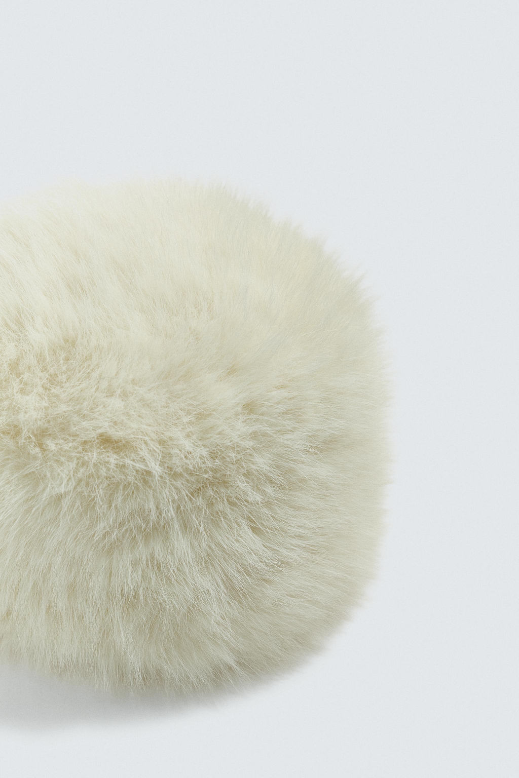 FAUX FUR HAT HARRY LAMBERT FOR ZARA X DISNEY  фото 3