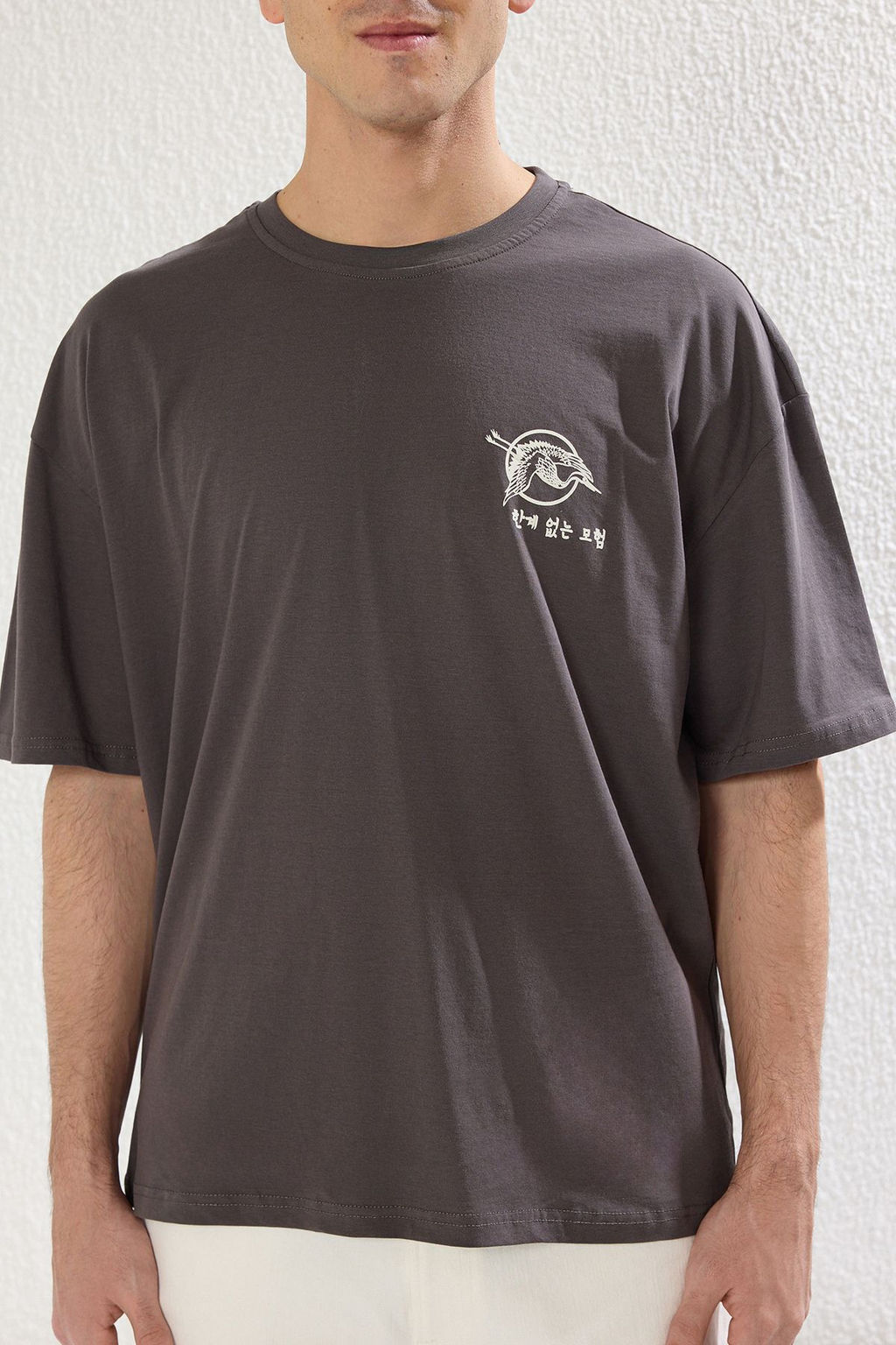 TRENDYOL MAN Lacivert Oversize/Genis Kesim Uzak Dogu Bask?l? K?sa Kol %100 Pamuklu T-Shirt TMNSS23TS00170 - Trendyolmilla фото 6