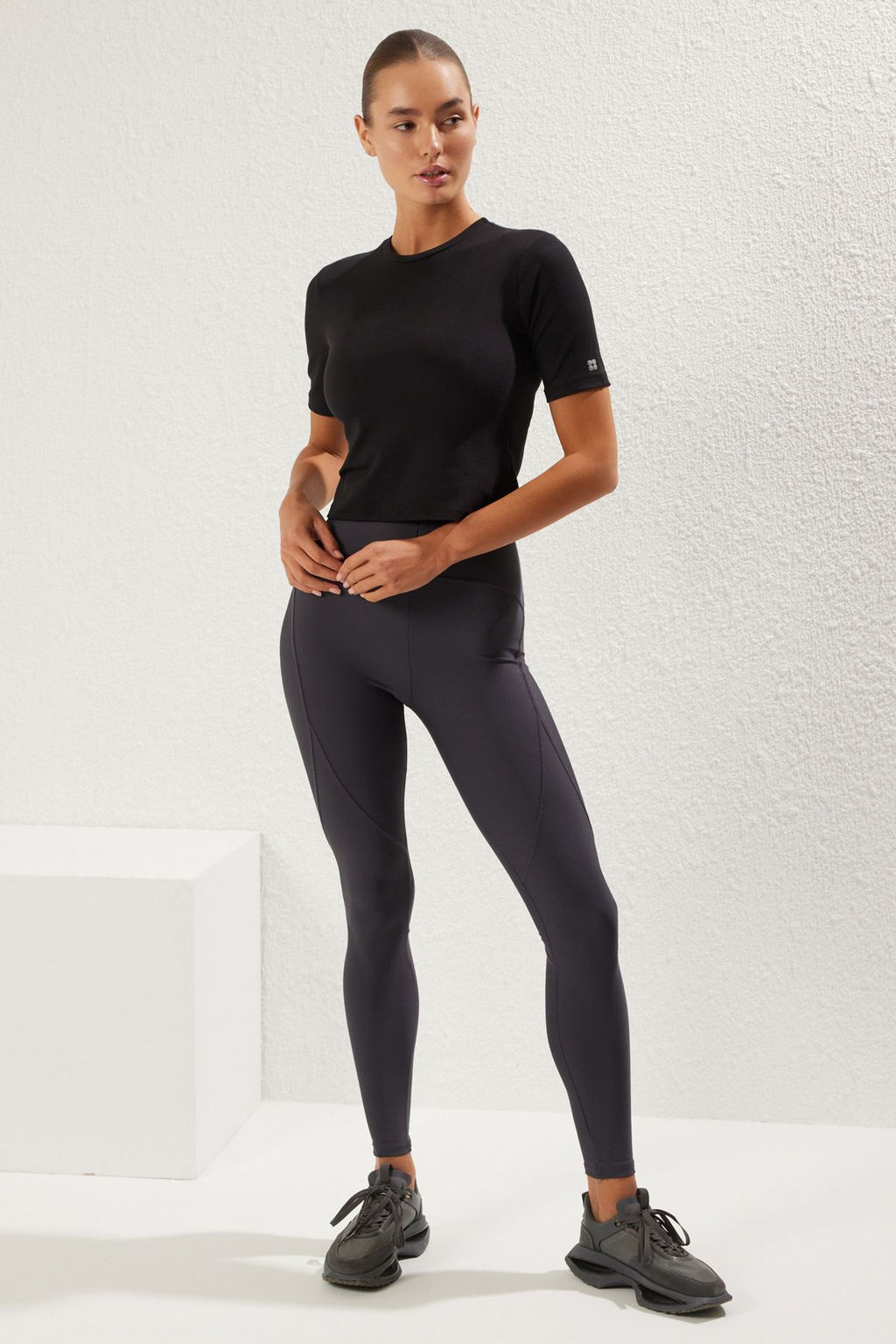 Siyah Kolda Reflektor Bask?l? Dar Kal?p Fitilli Orme Spor Ust/Bluz THMSS25BZ00003 - Trendyolmilla фото 2