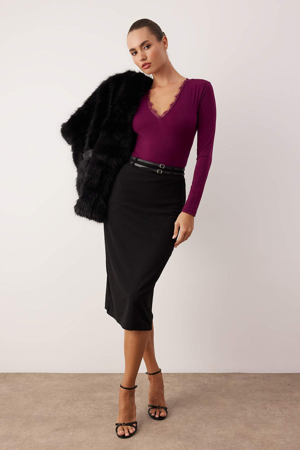 TRENDYOLMILLA Siyah Orme Danteli Yaka Detayl? Body TPRAW25BD00007  фото 15