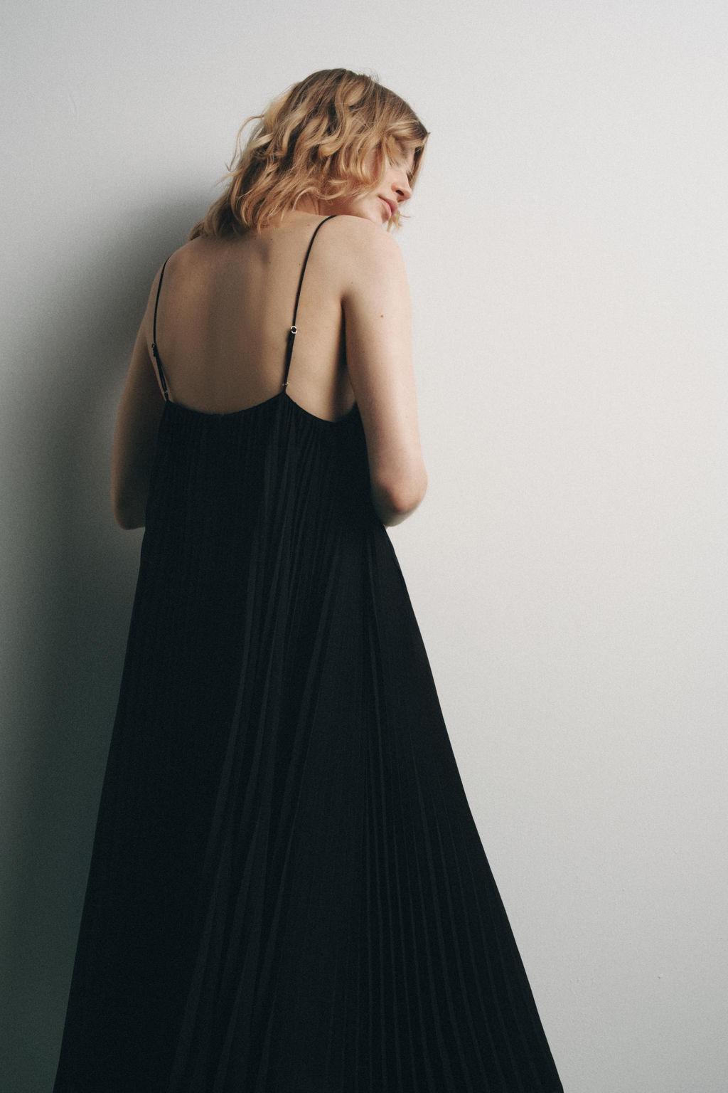 PLEATED DRESS WITH EMBROIDERY AND LACE - Zara фото 3