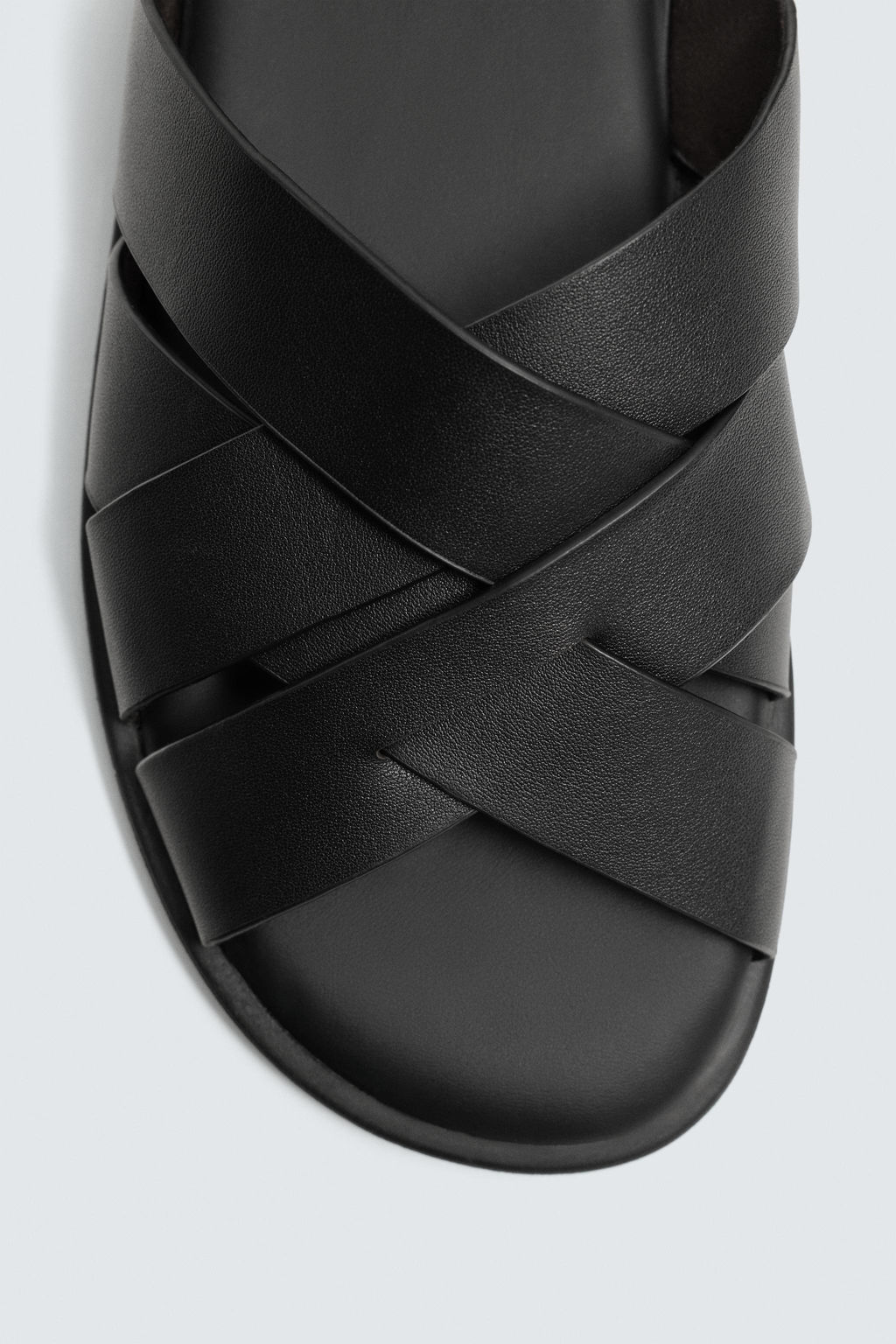 SANDALIA PIEL TIRAS / Negro