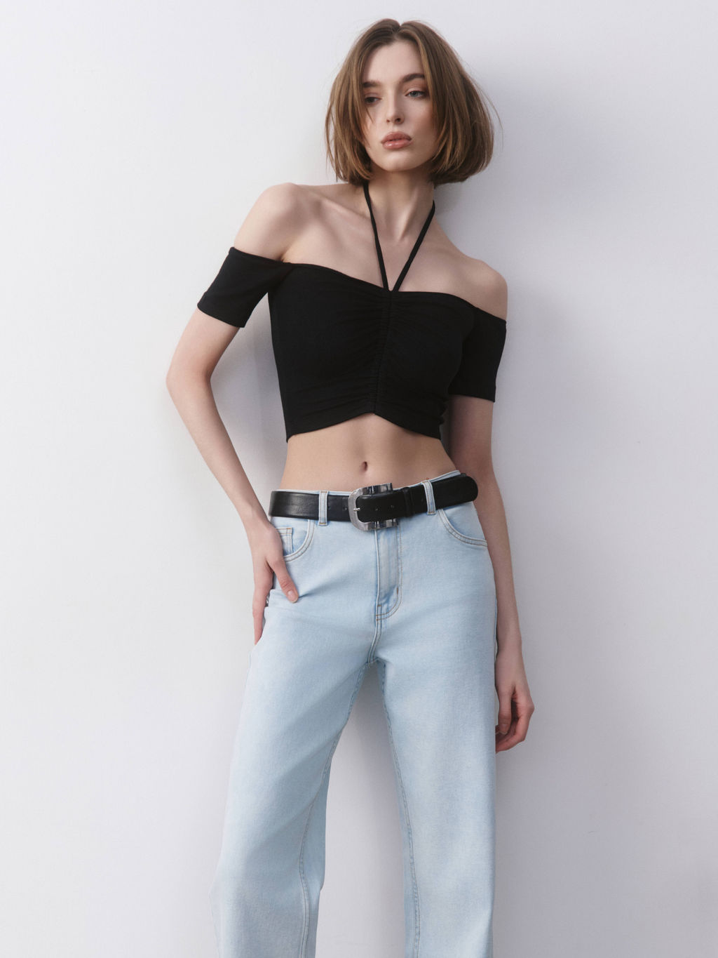 CONTE Укороченный топ в рубчик с отрытыми плечами и сборкой LD 2632 black - Conte elegant фото 2