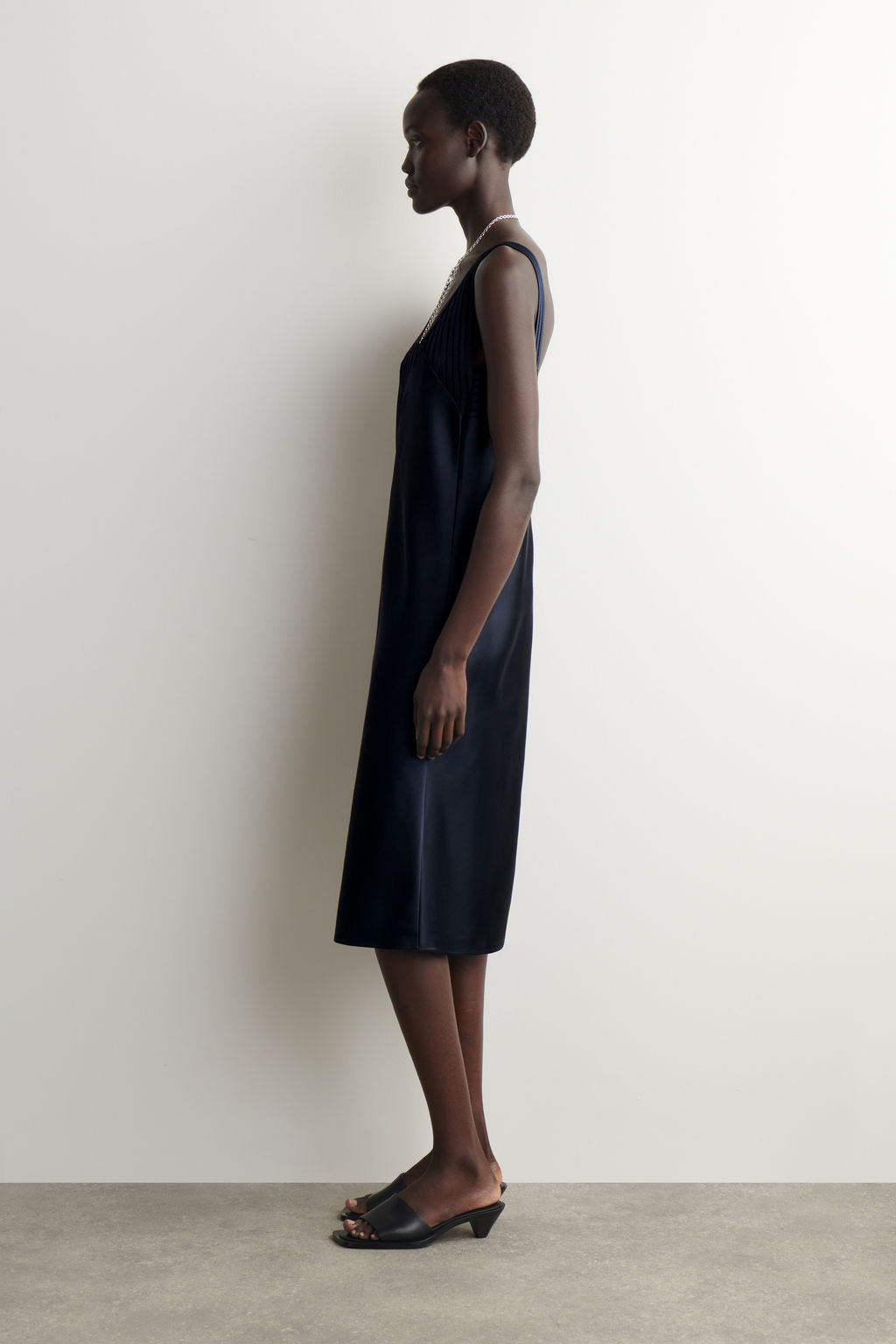 VESTIDO LENCERO SATINADO CON PUNTO ABIERTO - H&m фото 6
