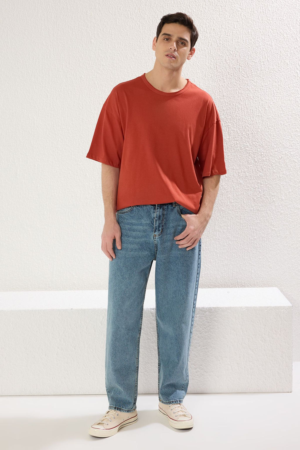 TRENDYOL MAN Kiremit Oversize/Genis Kesim Yaka Detayl? %100 Pamuklu T-Shirt TMNSS25TS00008