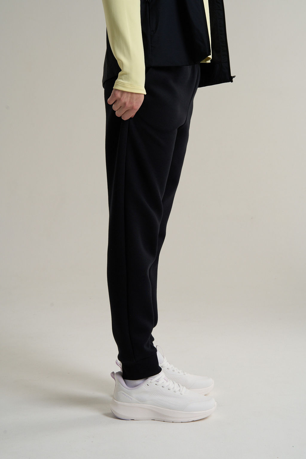 Брюки трикотажные Черный TRN ESSENTIAL Knit Track Pants