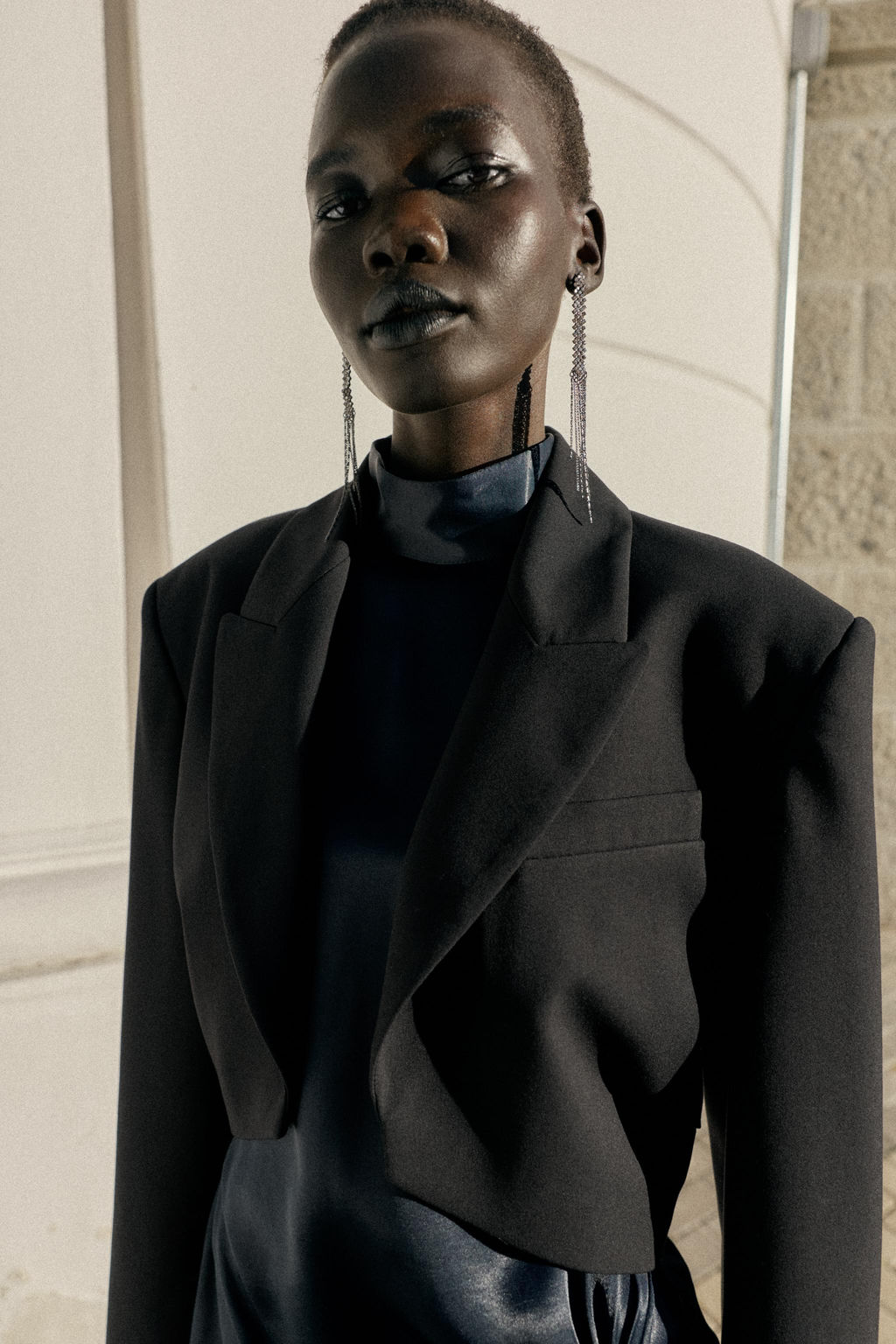 SHORT BLAZER WITH SHOULDER PADS AND PLEATS - Zara фото 3