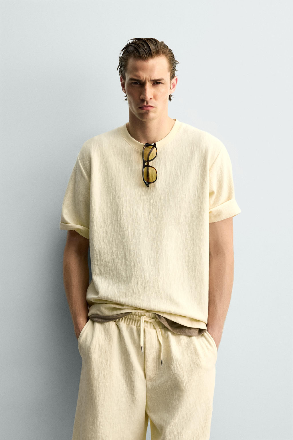 CAMISETA RELAXED FIT ESTRUCTURA / Mantequilla