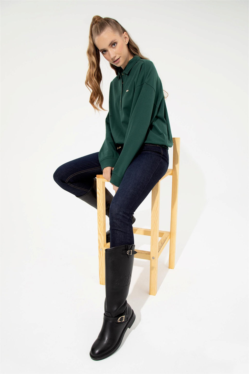 Женский зеленый свитшот с воротником-поло Неожиданная скидка в корзине - U.s. polo assn фото 4