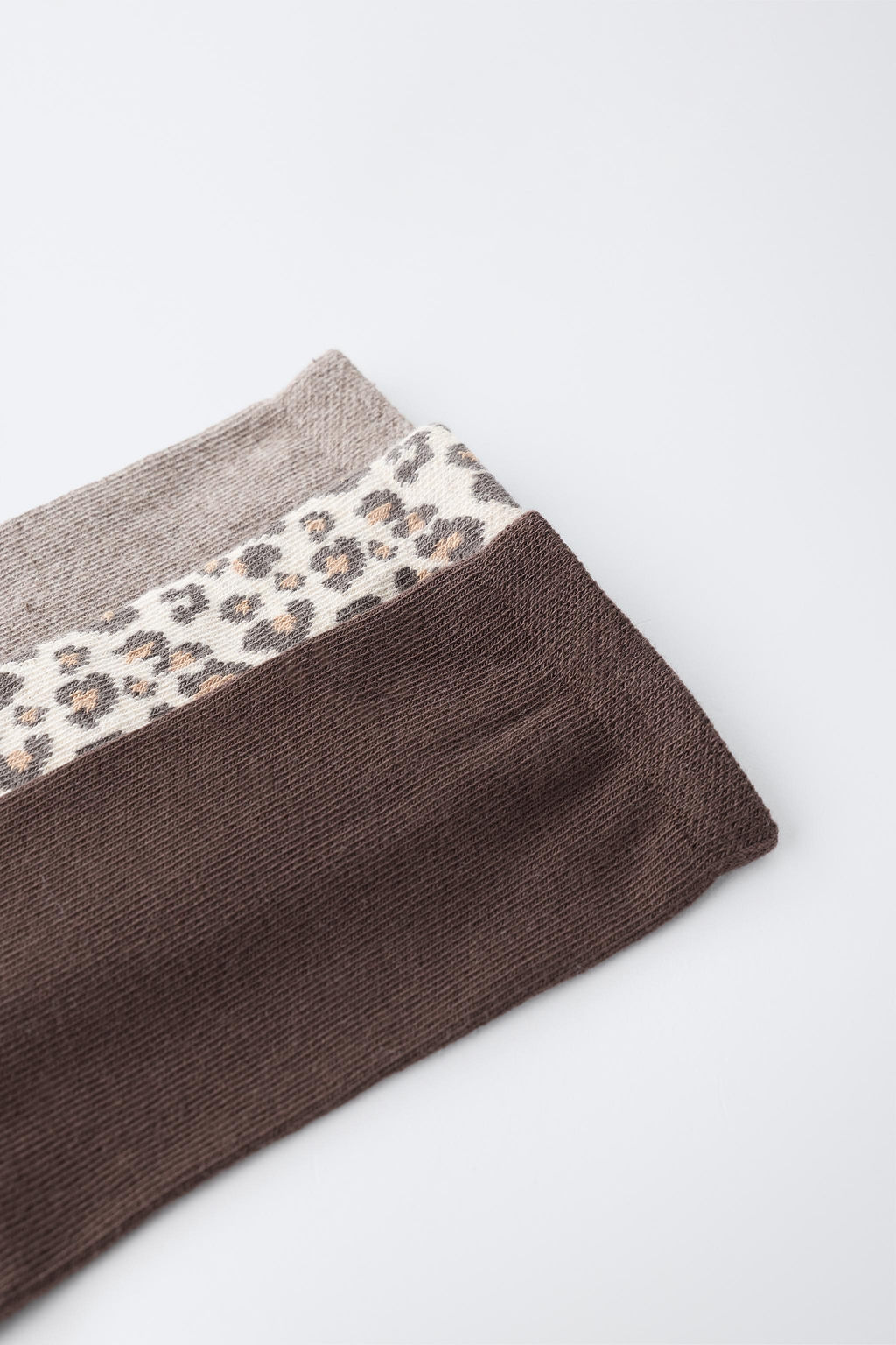 PACK TRES CALCETINES LARGOS ANIMAL PRINT / Beige claro - Zara фото 2