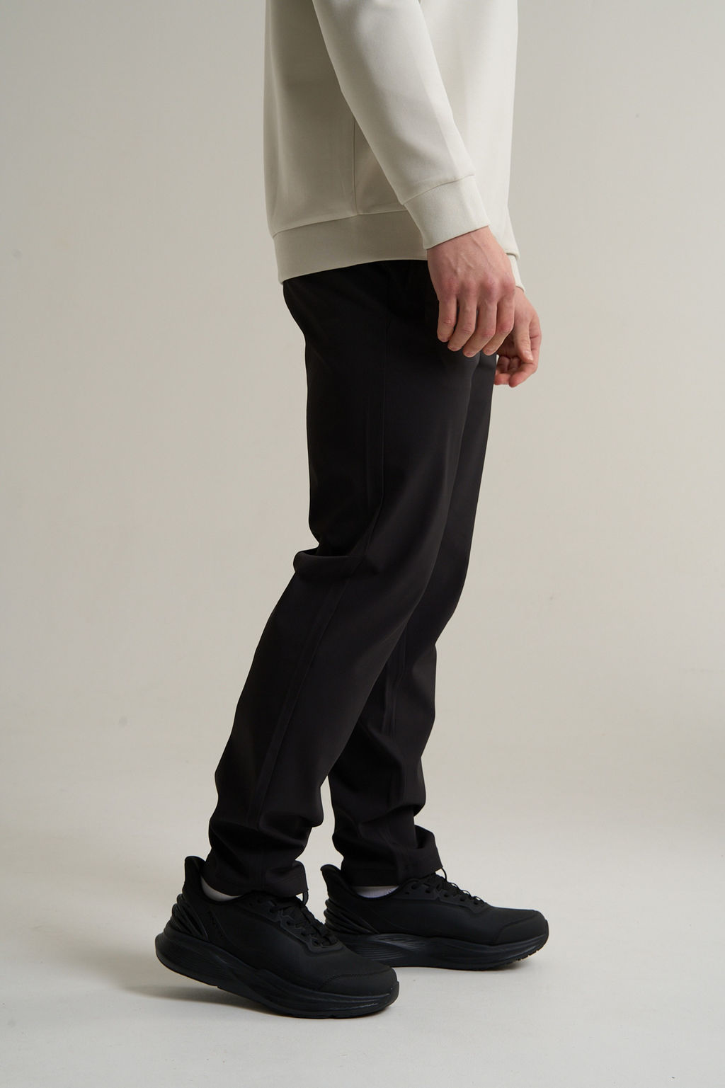 Брюки текстильные Черный TRN Woven Track Pants - Anta фото 4