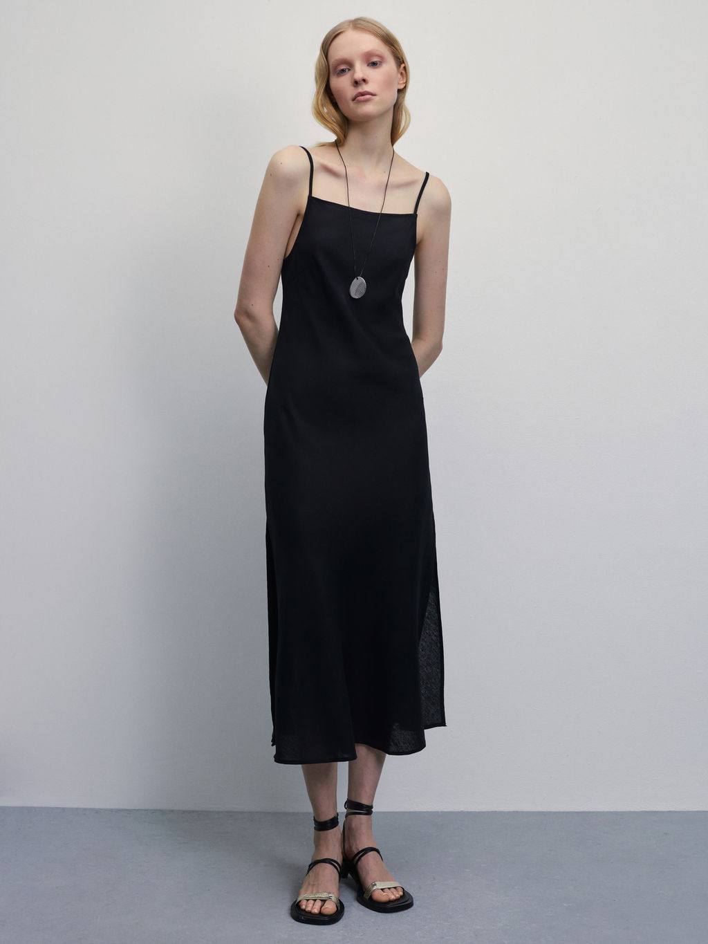 Льняной сарафан миди с разрезами / Zarina  фото 2