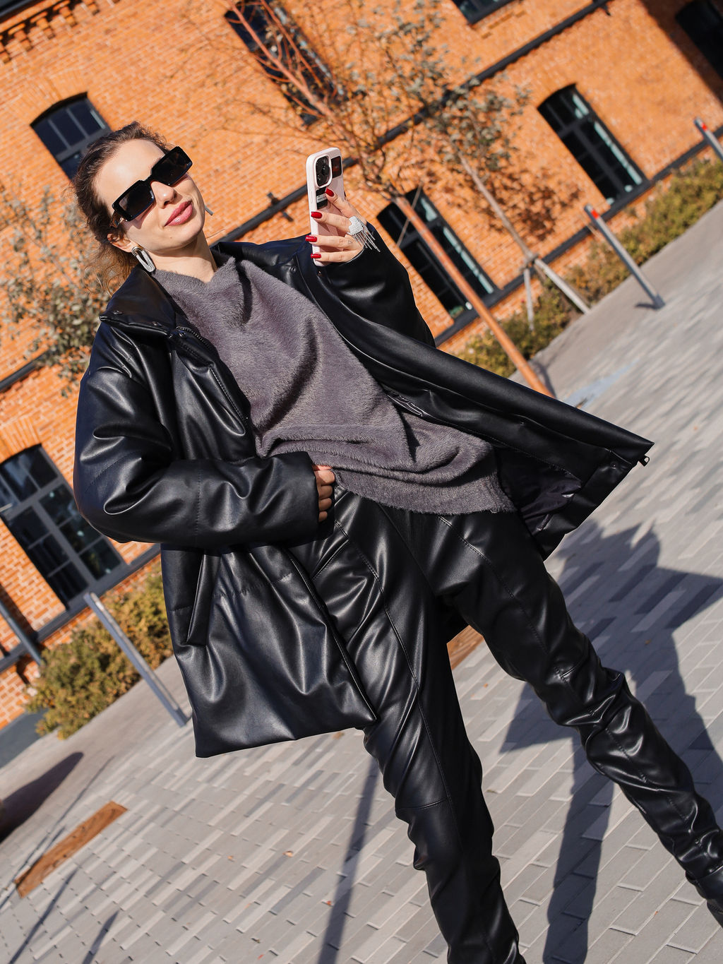 Брюки классические утепленные из экокожи женские, черные - Inzibe фото 5