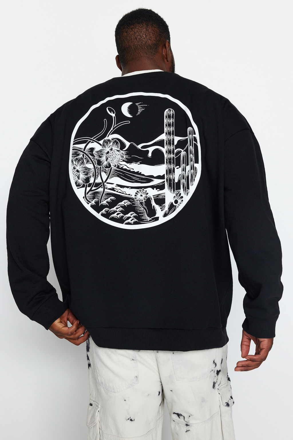 TRENDYOL MAN Siyah Buyuk Beden Bisiklet Yaka Oversize/Genis Kesim S?rt Bask? Ici Polar Sweatshirt TMNAW24AO00004