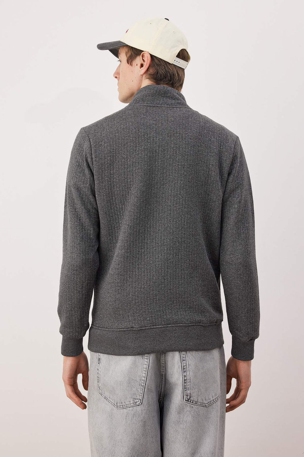 Siyah Regular/Normal Kesim Dokulu Etiket Detayl? Fermuarl? Sweatshirt TMNAW26SW00062 - Trendyolmilla фото 30