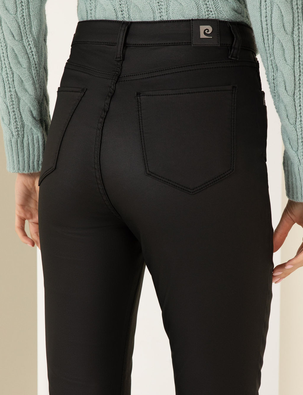 Siyah Cep Detayl_ Slim Fit Spor Pantolon