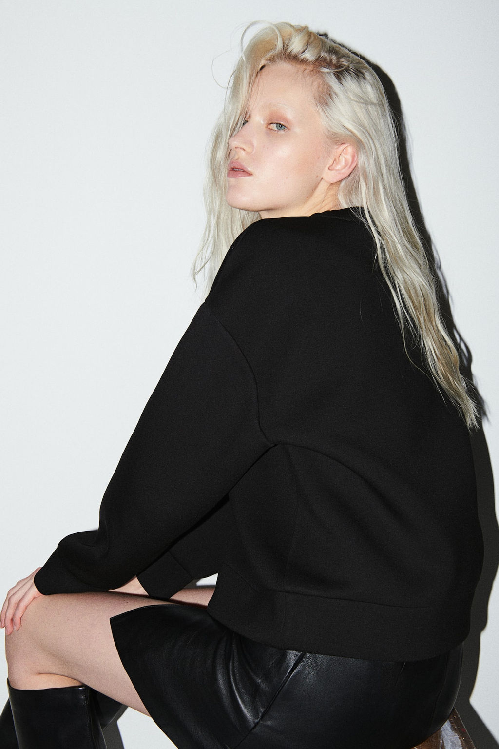 Sudadera efecto neopreno con tachuelas - H&m фото 4