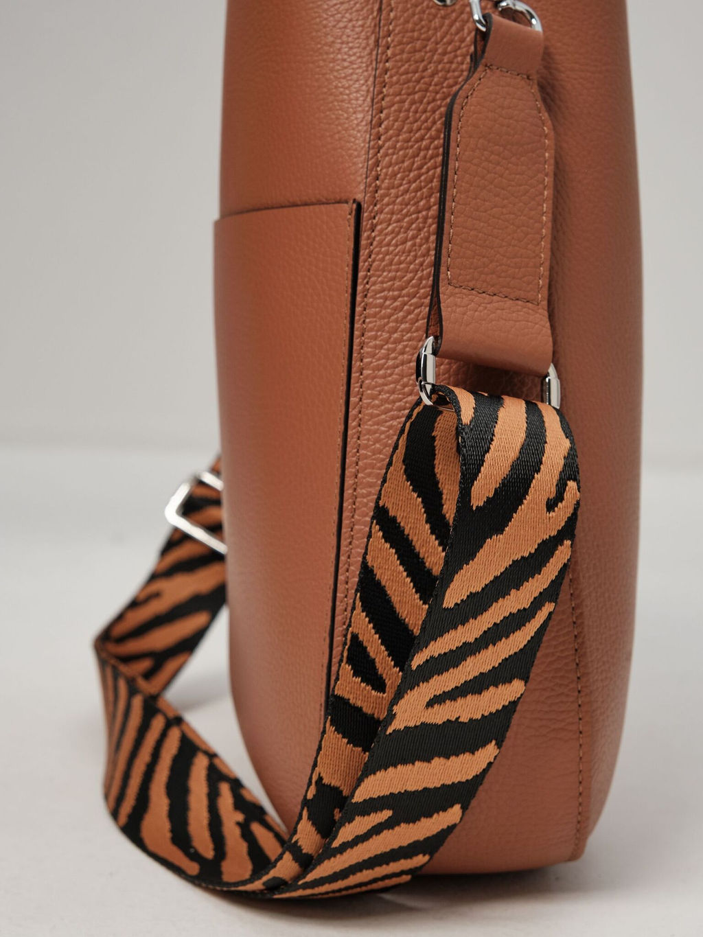 Сумка кожаная на плечо Azaro 30868 коричневый