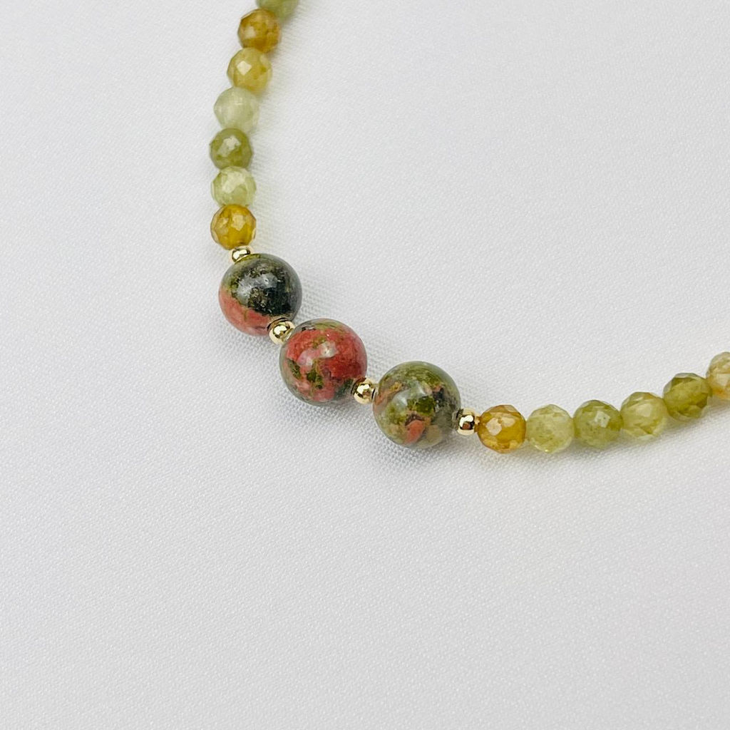 Браслет из Гроссуляра зеленый гранат и Унакита - Радуга самоцветов фото 3