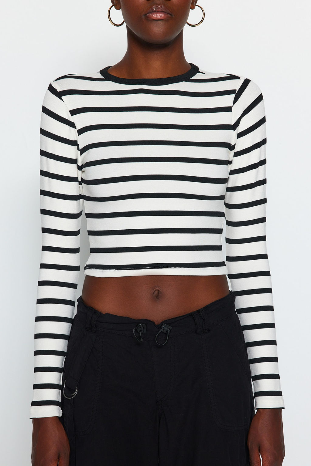 Siyah Cizgili Premium Viskoz Yumusak Kumasl? Fitted Crop Esnek Orme Bluz TWOAW24BZ00048