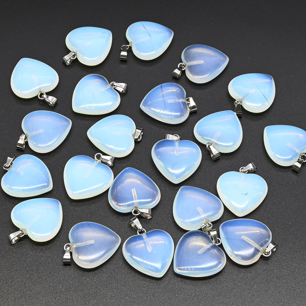 Кулон сердце из лунного камня 20*20мм