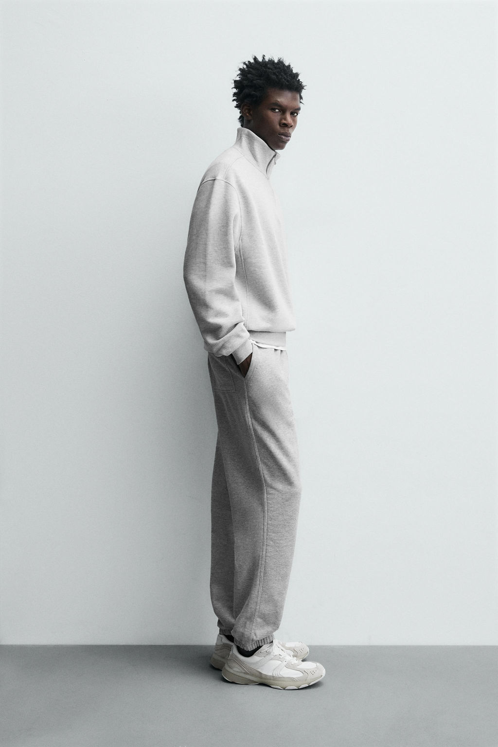 PANTAL?N JOGGER REGULAR FIT B?SICO / Gris vigor? - Zara фото 8