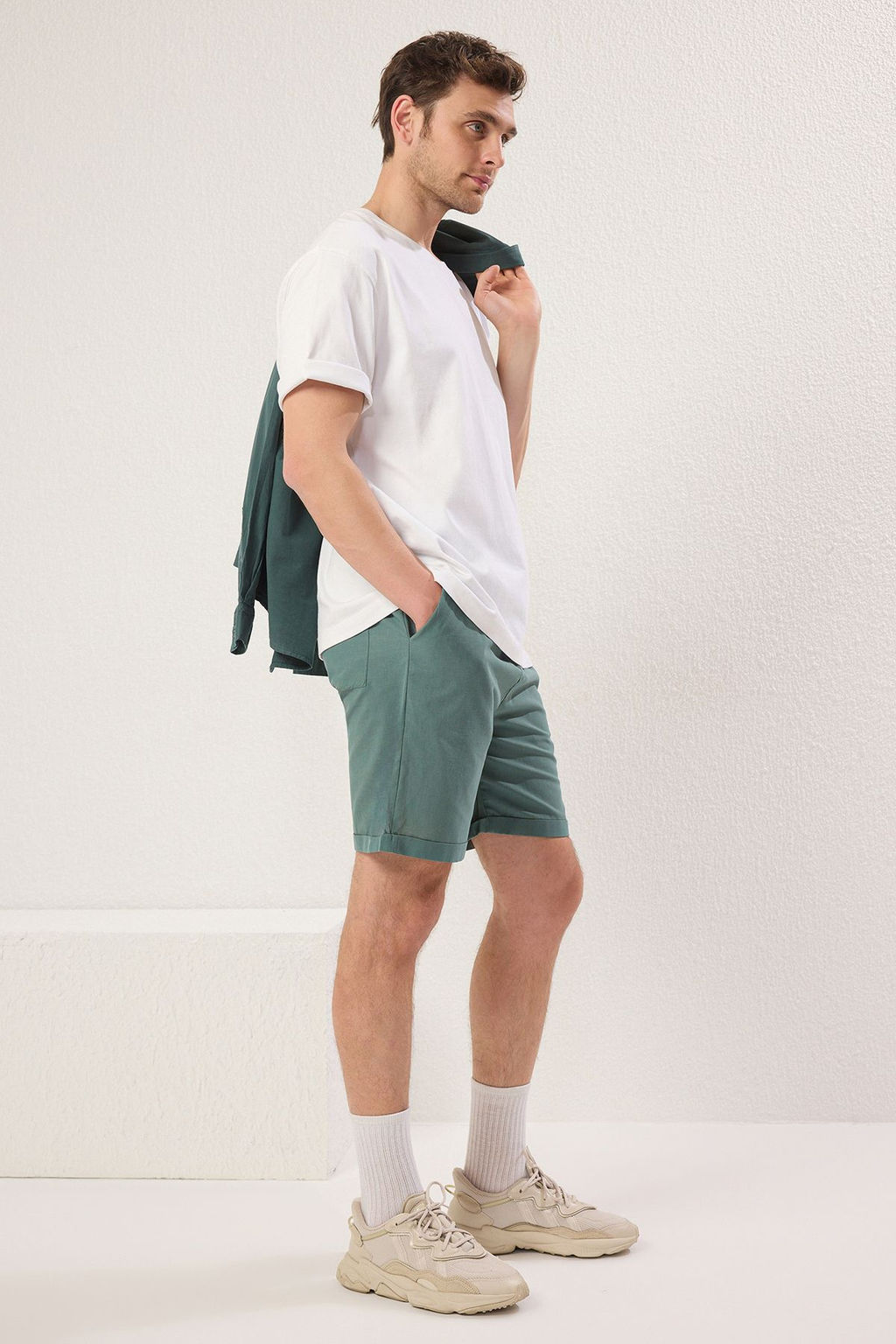 TRENDYOL MAN Koyu Yesil Regular Fit %100 Pamuklu Beli Baglamal? Sort & Bermuda TMNSS25SR00003 - Trendyolmilla фото 2