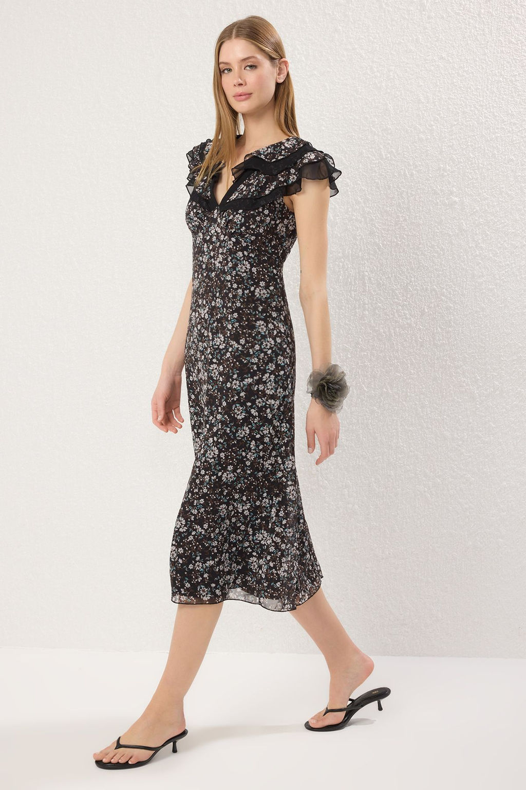 Siyah Cicekli A Kesim Yakas? Kat Kat F?rf?rl? Maxi Dokuma Elbise TWOSS25EL00284 - Trendyolmilla фото 2