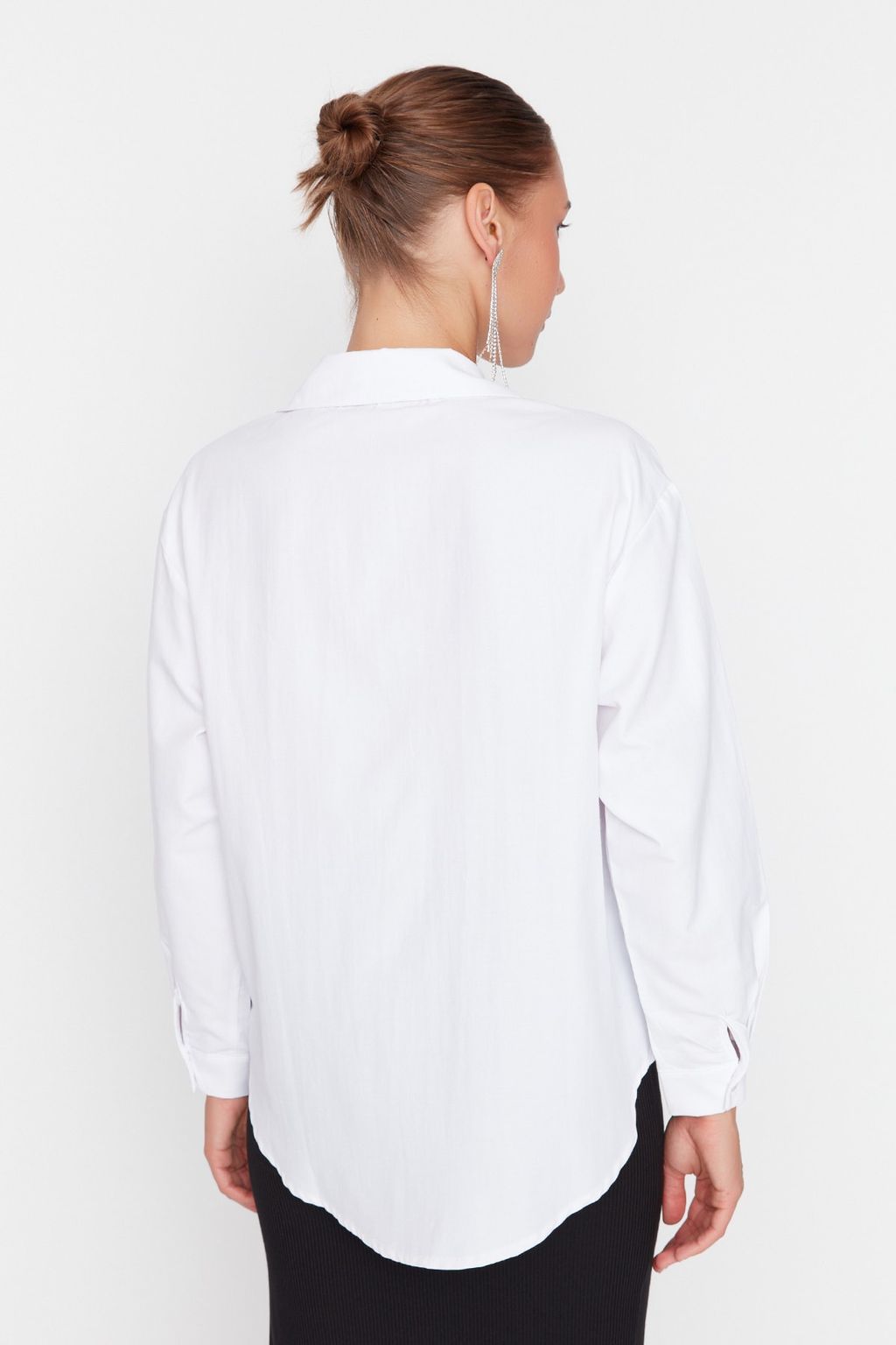 TRENDYOLMILLA Ekru Parlak Tasl? Genis Kal?p Dokuma Poplin Gomlek TPRAW23GO00012  фото 5