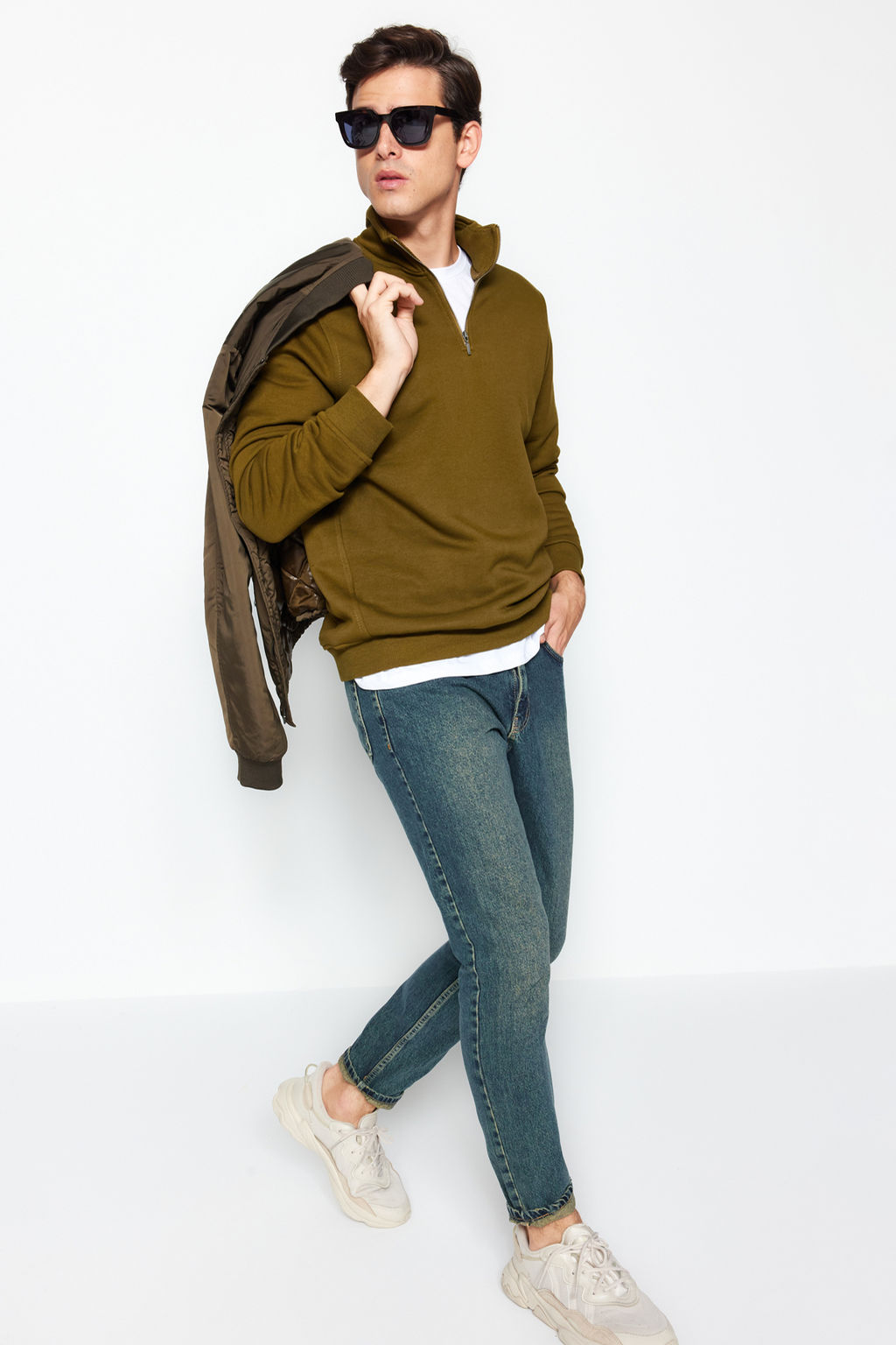 Yesil Regular/Normal Kesim Dik Yaka Fermuarl? Pamuklu Basic Ici Polarl? Sweatshirt TMNAW24SW00041