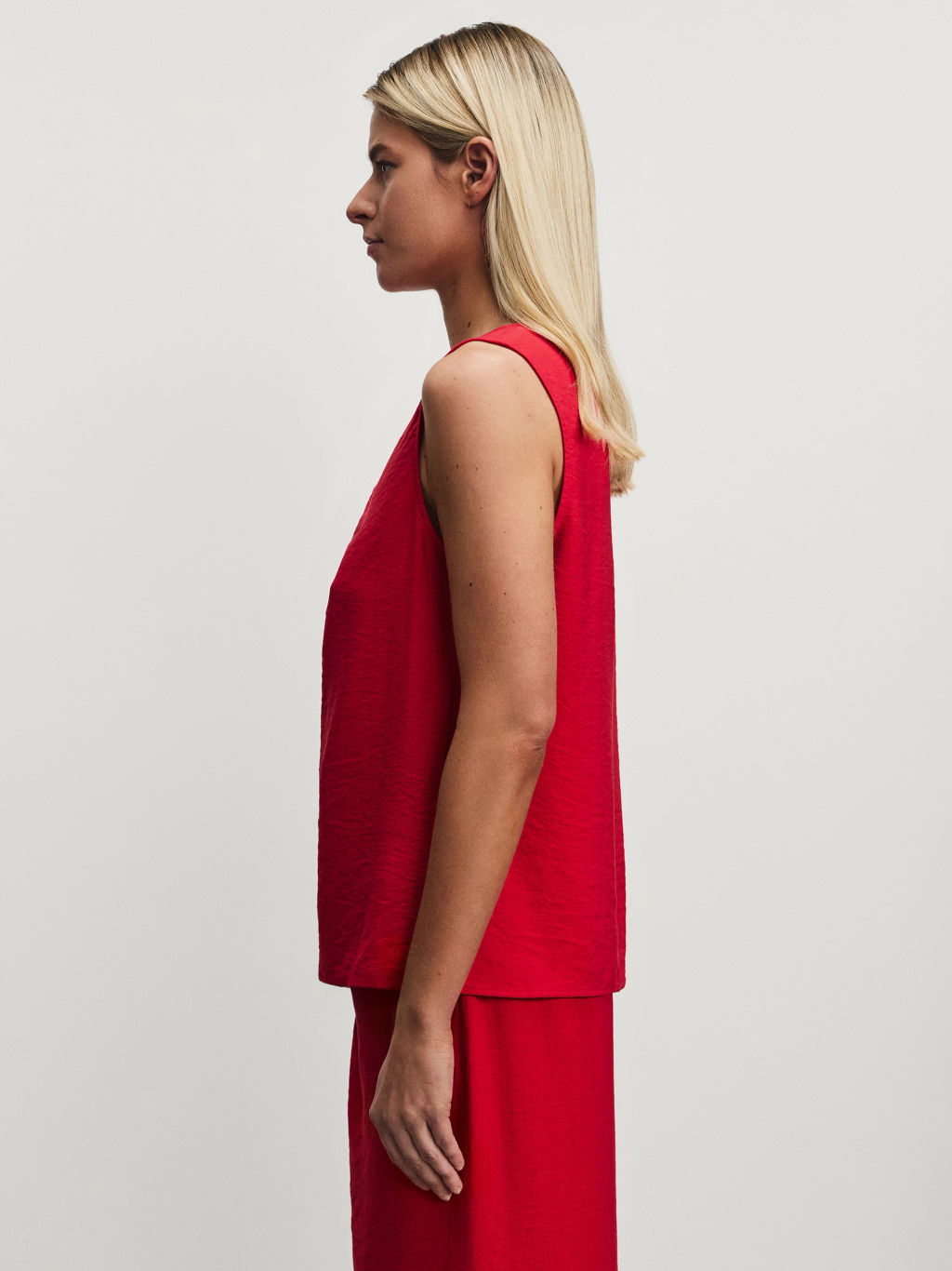 Блузка-топ с декоративной брошью из вискозы / Zarina  фото 4