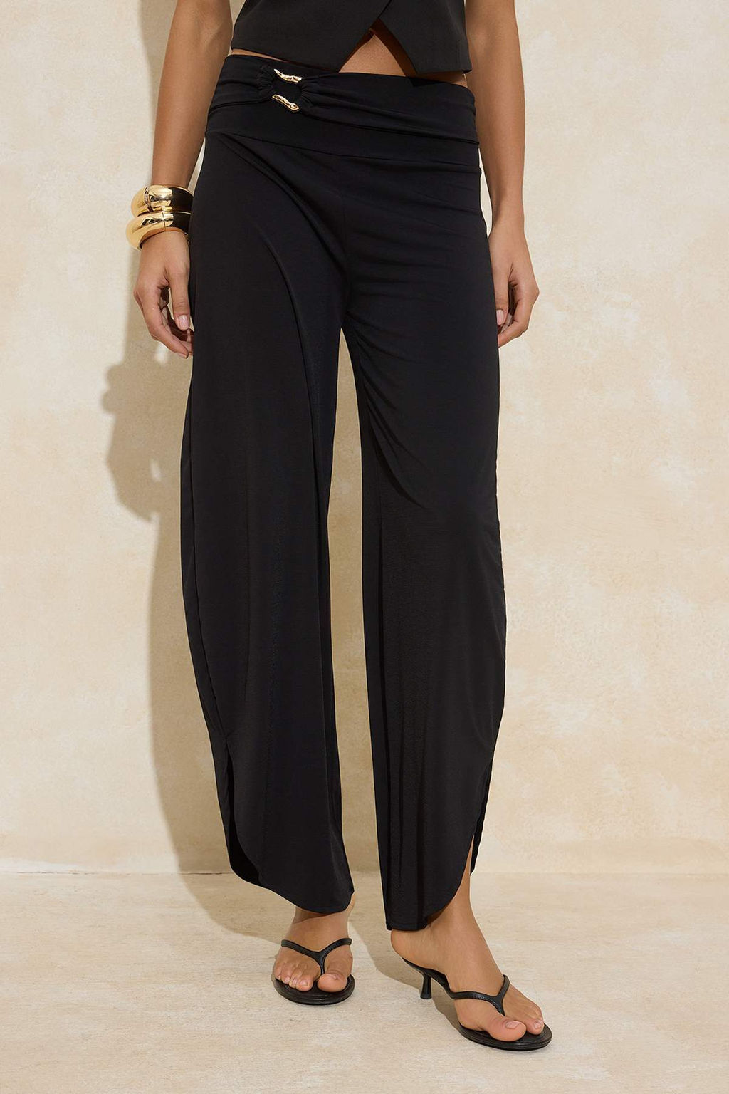 Siyah Barrel Mevsimlik Lastikli Aksesuar Detayl? Normal Bel Esnek Orme Pantolon TWOSS26PL00001