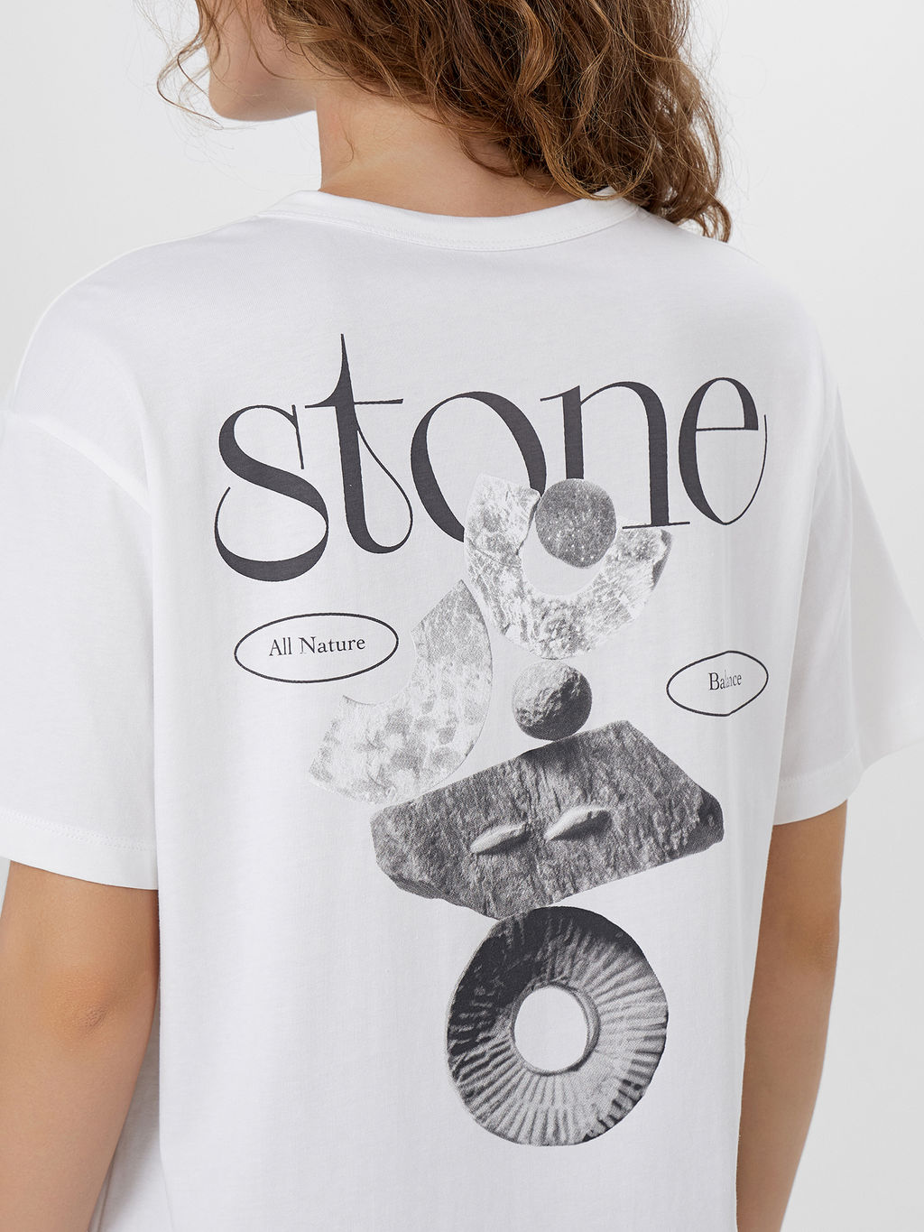 Футболка женская белая с надписью Stone all natural - Mark formelle фото 5