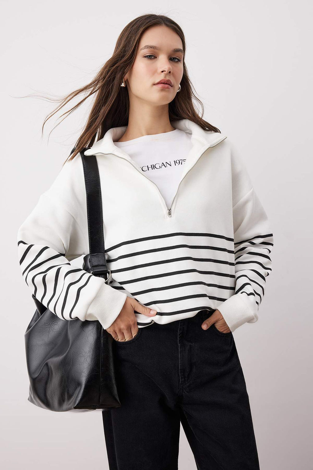 Ekru Cizgili Oversize/Genis Kal?p Fermuarl? Kal?n Ici Polarl? Orme Sweatshirt TWOAW26SW00044