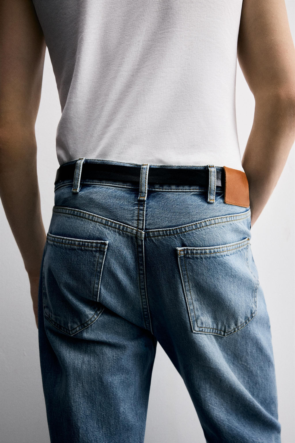FLARE FIT JEANS