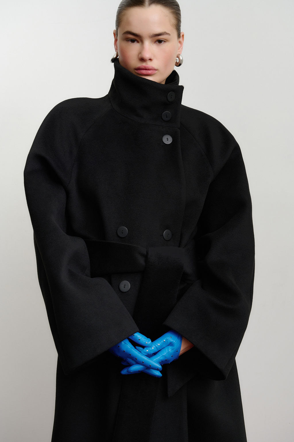 Пальто двубортное с рукавом реглан